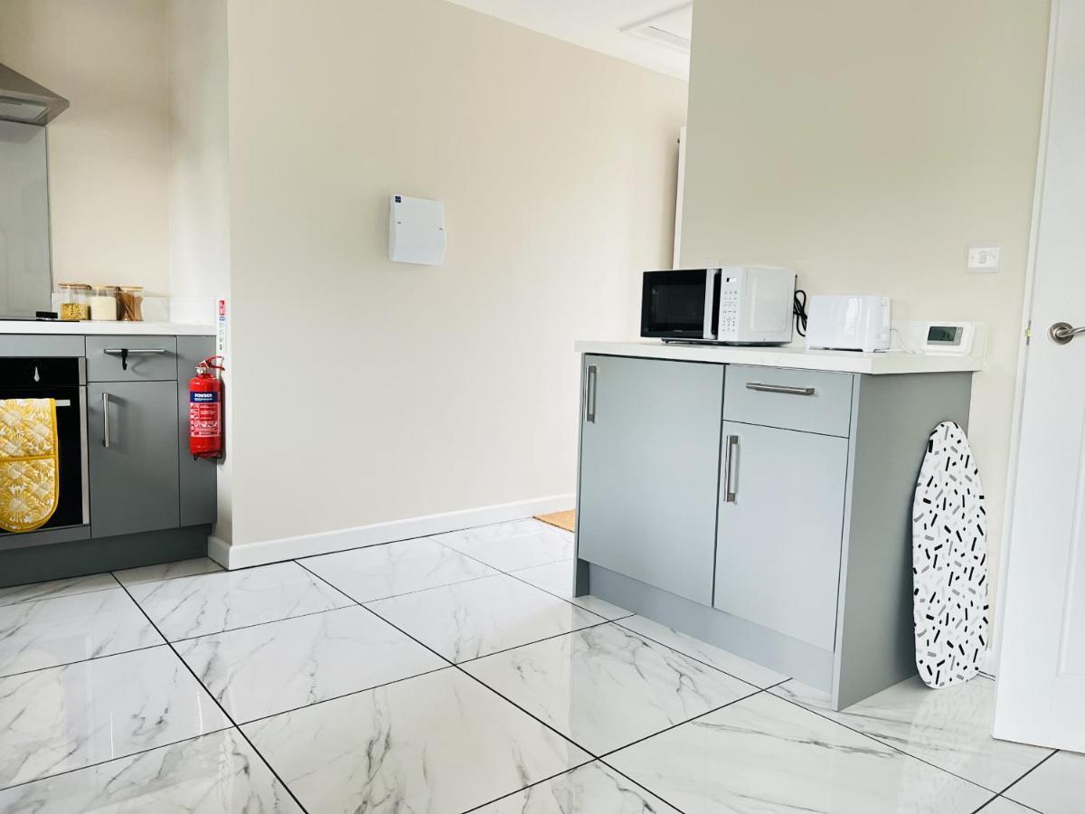 Brand New 1 Bed Apartment, 5Min Walk To Racing & Main Strip, With Electric Parking Bay & Terrace Long Stay Work Contractor Leisure - Citrine Newmarket  Extérieur photo